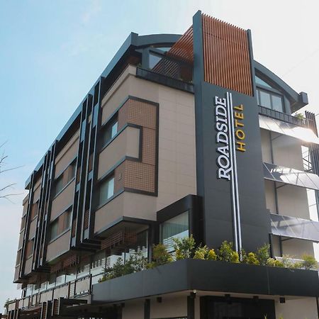 Roadside Hotel Lipjan Bagian luar foto