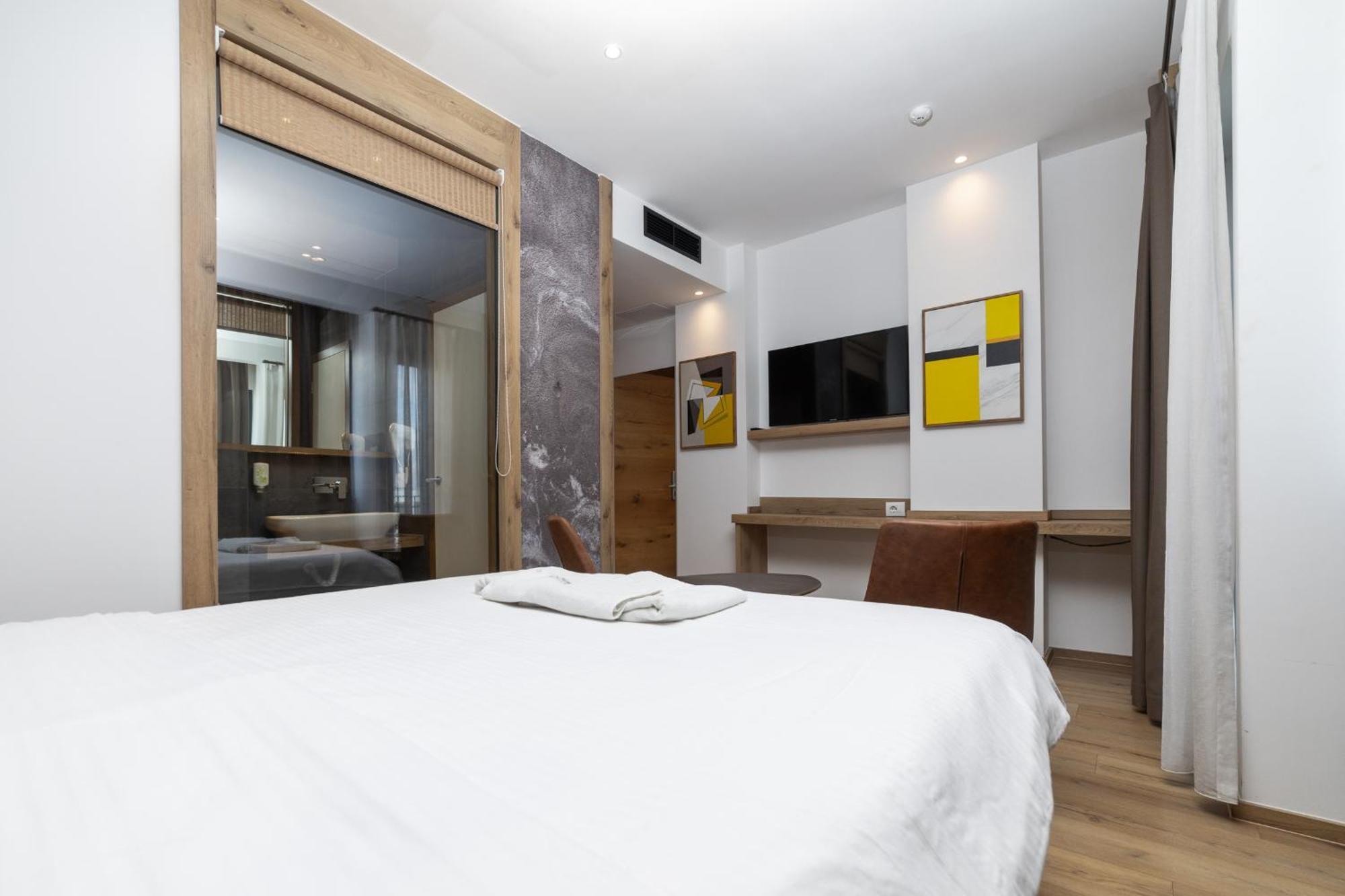 Roadside Hotel Lipjan Bagian luar foto