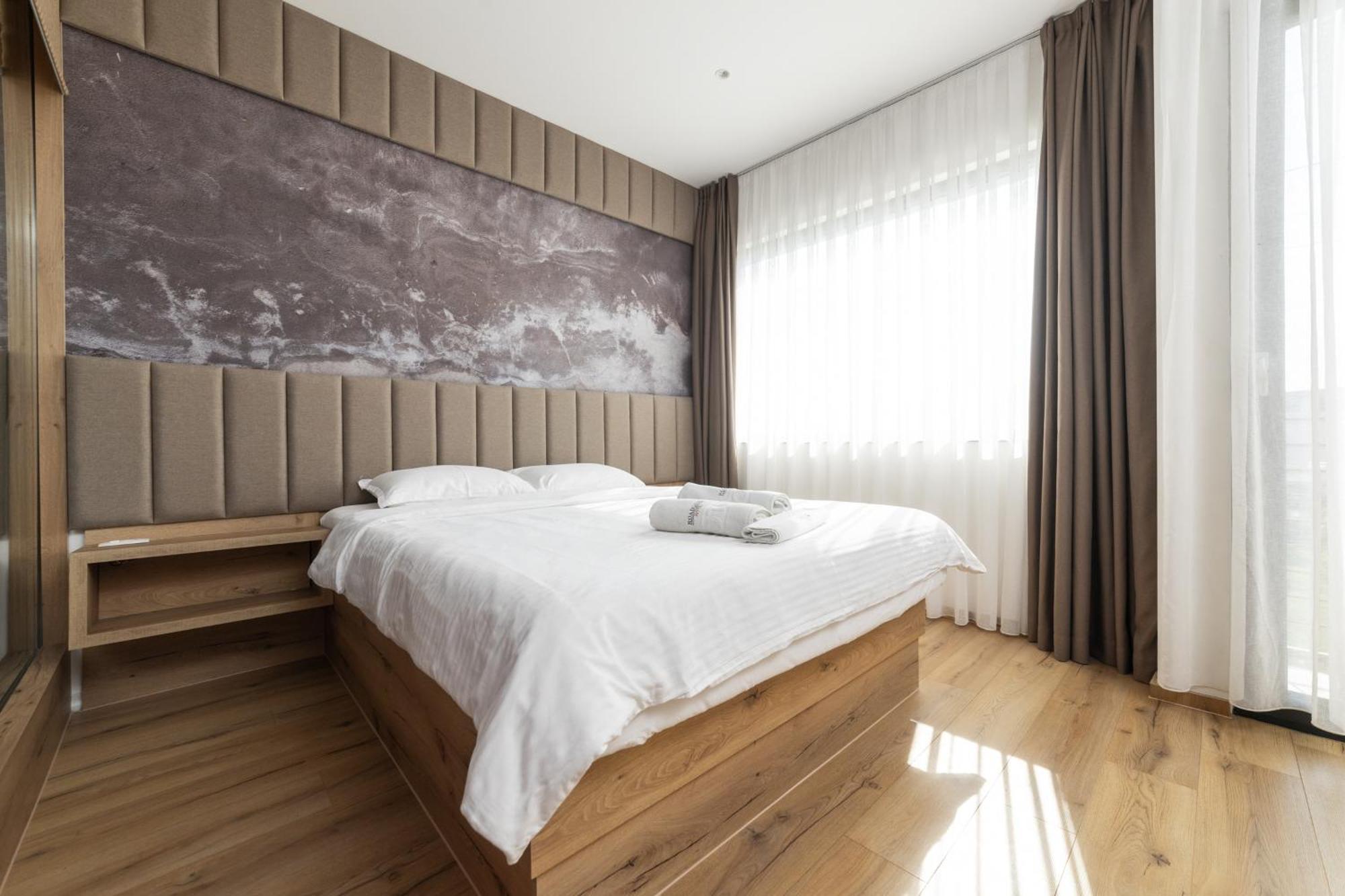 Roadside Hotel Lipjan Bagian luar foto